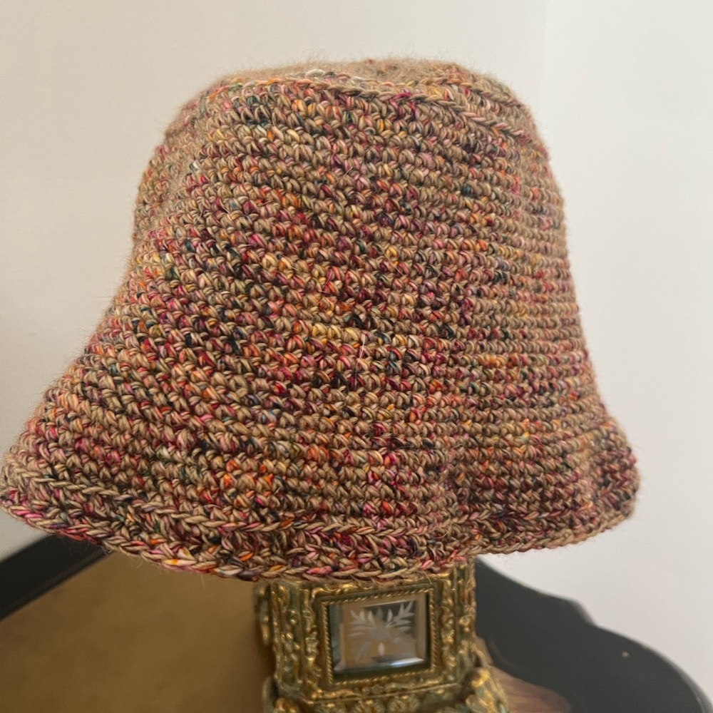 Handmade crochet bucket hat - Picture 2 of 2